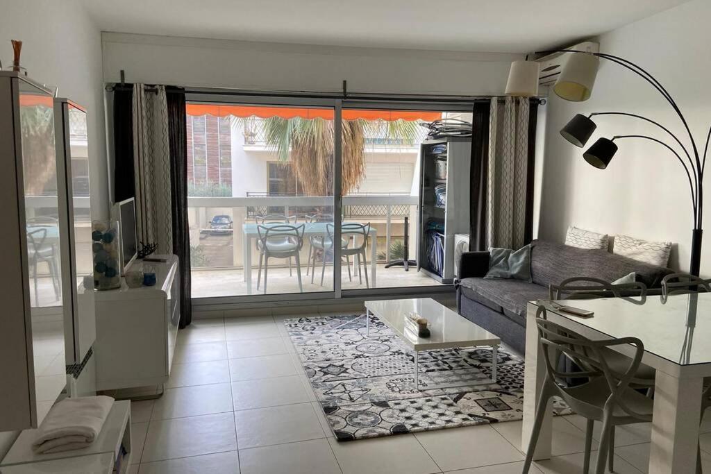 App Le Rocazur Avec Piscine Et Parking En Bord De Mer A 500M Du Centre Ville Menton Exteriör bild
