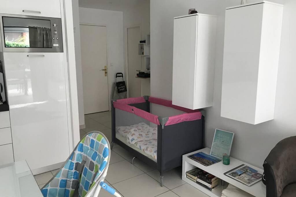App Le Rocazur Avec Piscine Et Parking En Bord De Mer A 500M Du Centre Ville Menton Exteriör bild