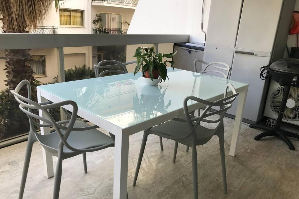 App Le Rocazur Avec Piscine Et Parking En Bord De Mer A 500M Du Centre Ville Menton Exteriör bild